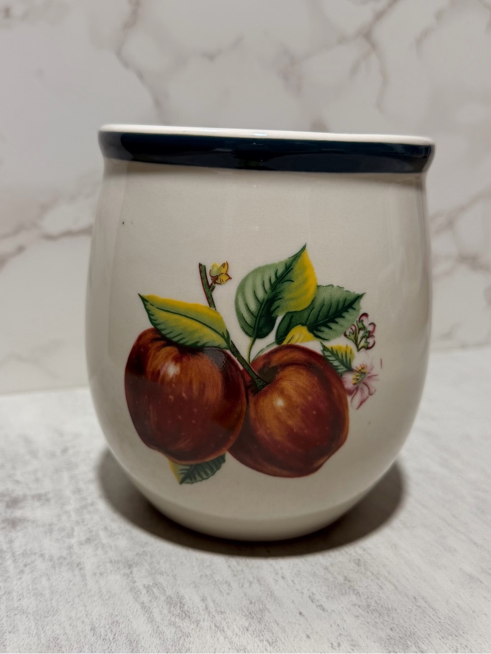 Casuals by China Pearl canister/utensil holder. Vintage cottagecore apples